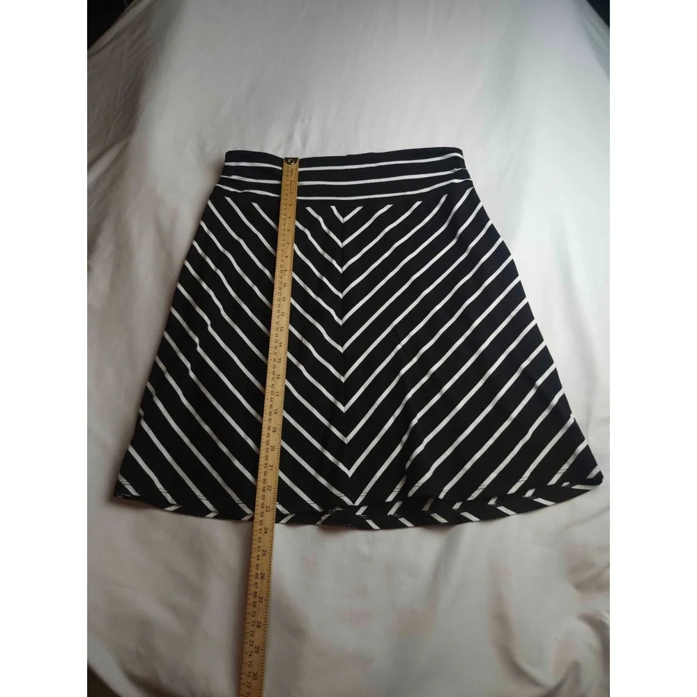 Faded Glory Skirt L 12-14 Black White Striped Minimalist Classic Smart Casual